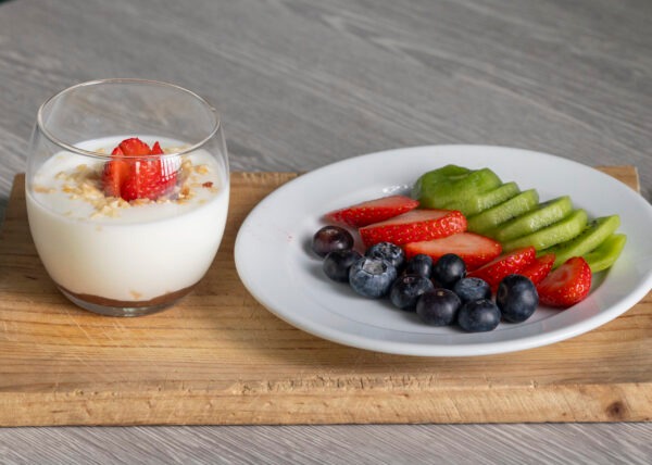 DESAYUNO-YOGURT-scaled-600x428 YOGURT BREAKFAST - Imagen 1