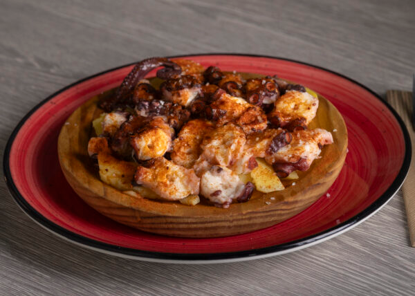 PULPO-A-FEIRA-1-scaled-600x428 Galician-style octopus - Imagen 1